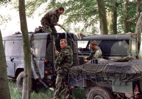 Pete 24 Air Mobile Brigade - Preparing an underslung load